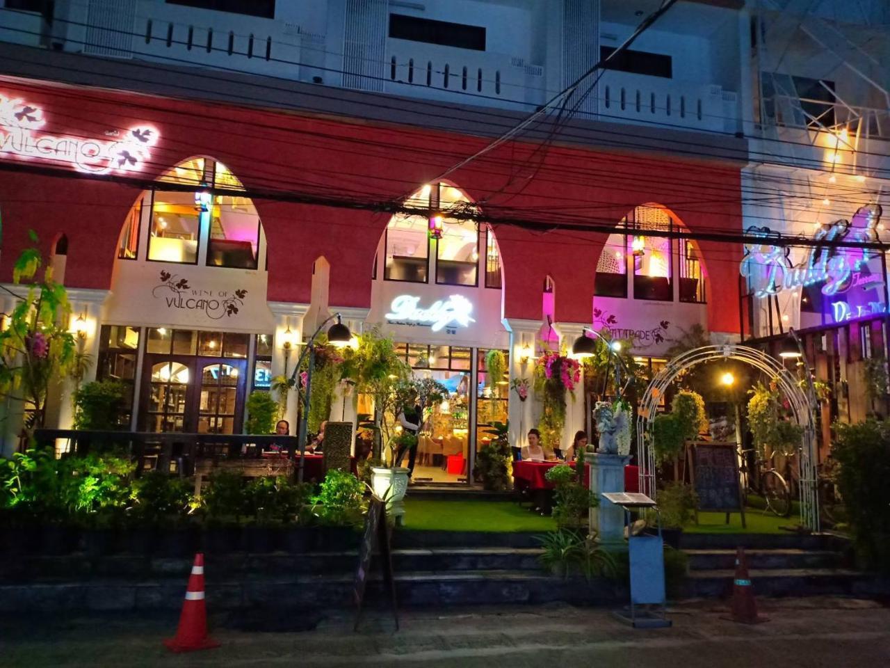 Vulcano Hotel Chiang Mai Buitenkant foto
